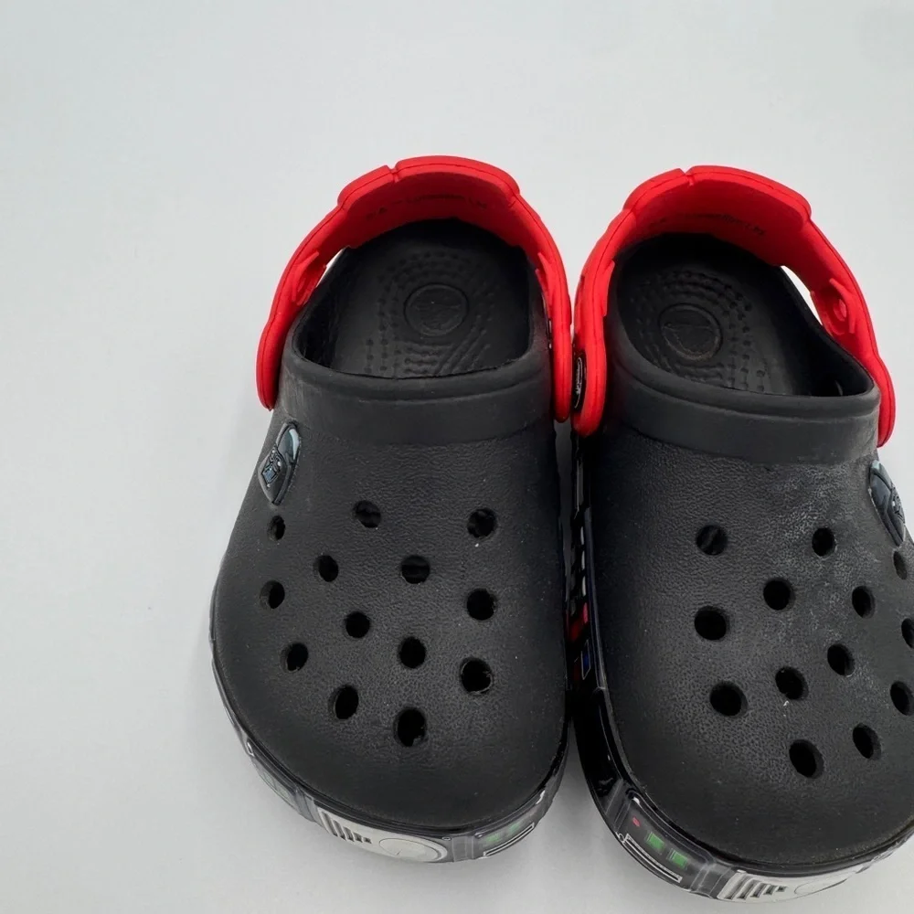 Star Wars Crocs Toddler Size 7 Boys Girls Kids Darth Vader Water Shoes Slippers